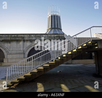 Metropolitan katholische Kathedrale von Liverpool 1962 UK Treppe Eingang zur Seite aus dem Norden Stockfoto