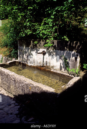 Stein Troughwell Outdoor-Dorfmuseum Ballenberg Region Highland schweizerischer Berner Alpen der Schweiz Stockfoto