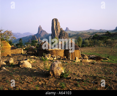 Kirdi Dorf und vulkanischen Stecker, Rhumsiki, Kamerun Stockfoto