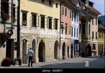 Gasse in der historischen Mitte von Skofja Loka, Slowenien Stockfoto