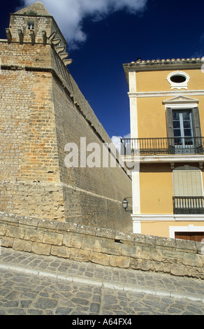 Stadtmauer an der Tor-Portal de ses Taules, Dalt Vila, Ibiza-Stadt Stockfoto