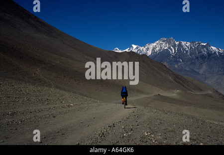 Bild CREDIT DOUG BLANE Doug Blane Mountainbike-Touren rund um die Annapurna-Runde in das Himalaya-Königreich Nepal Stockfoto