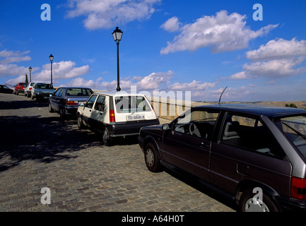 Autos am Parkplatz Stadt Toledo alte Stadt Region Kastilien-La Mancha Spaniens Stockfoto