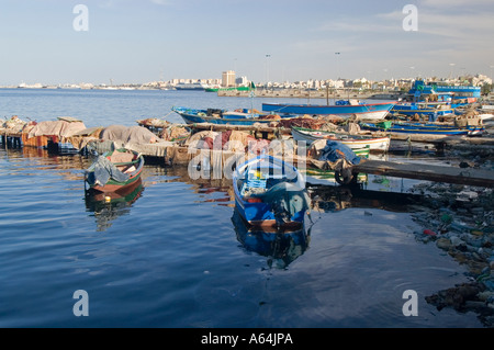 Boote und Schiffe im Hafen von Tripolis, Tripolis, Libyen Stockfoto