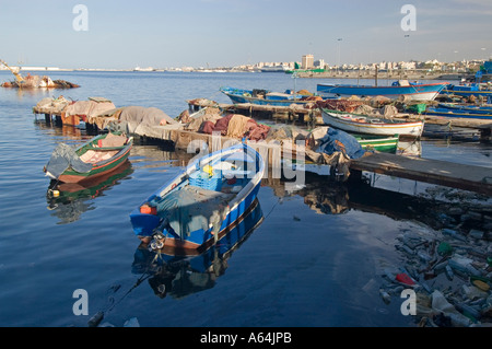 Boote und Schiffe im Hafen von Tripolis, Tripolis, Libyen Stockfoto