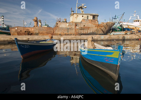 Boote und Schiffe im Hafen von Tripolis, Tripolis, Libyen Stockfoto