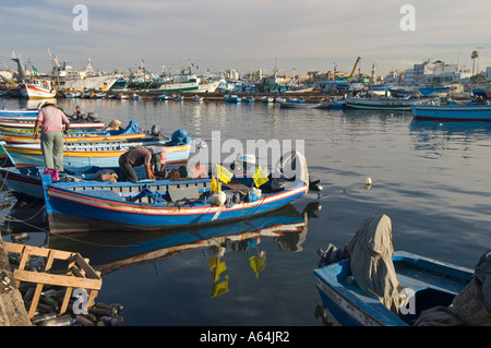 Boote und Schiffe im Hafen von Tripolis, Tripolis, Libyen Stockfoto