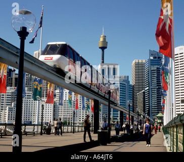 Sydney NSW Australien Sydney s erhöhte Monorail am Darling Harbour Stockfoto