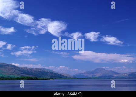 Wolkenformation über Loch Lomond, Schottland Stockfoto