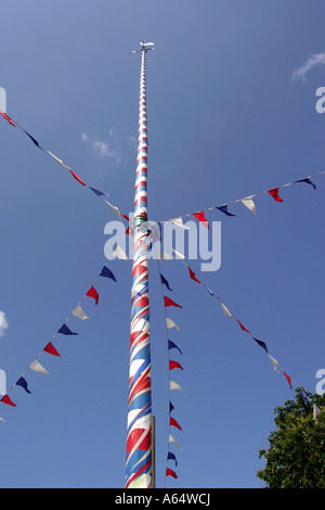 UK Worcestershire Offenham Dorf Maibaum Stockfoto