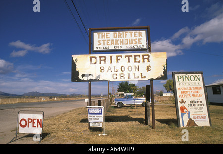 Truckstop Straßenrand Schilder Arizona USA Stockfoto