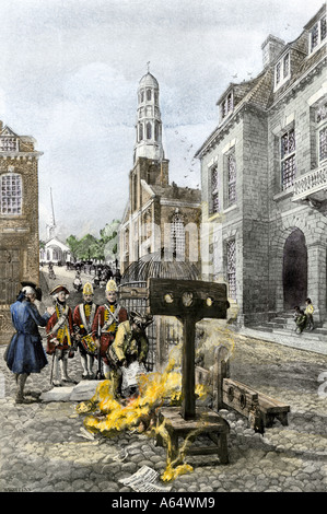 Die britische Kolonialregierung brennen John Peter Zenger Zeitungen an der Wall Street in New York City 1734. Hand - farbige Holzschnitt Stockfoto