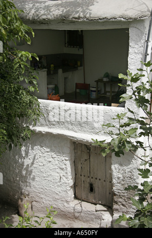 Kleine spanische Hütte mit der obersten Etage offen für die Elemente. Stockfoto