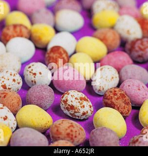 Cadbury es Mini Zucker überzogen Schokoladeneier. Stockfoto