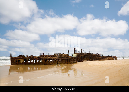 Die rostenden Hulk Maheno auf siebzig fünf Meile Strand das ehemalige Kreuzfahrtschiff auf Fraser Island Ostküste angespült wurde Stockfoto