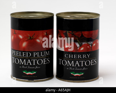 Dose mit Cherry-Tomaten und Dose Eiertomaten Stockfoto