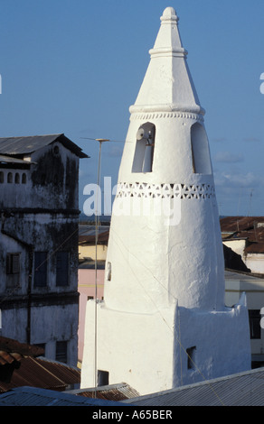 Minarett der eine der vielen alten Moscheen in Stone Town Sansibar Tansania Stockfoto