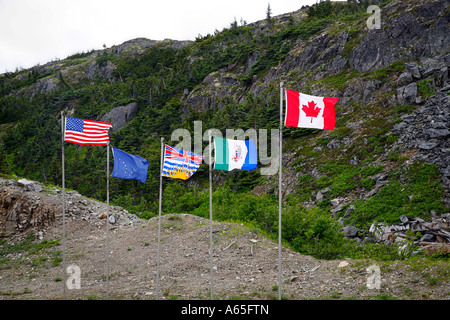5 Flaggen aus USA, Alaska, Yukon, Britisch-Kolumbien und Kanada. Stockfoto