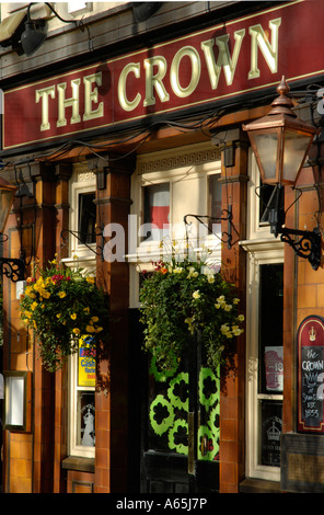 Außenseite des Crown Pub in sieben Zifferblätter Covent Garden in London Stockfoto