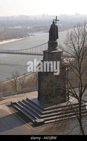 Denkmal für Prinz Wladimir Sviatoslavich mit Blick auf den Fluss Dnjepr Kiew Ukraine Stockfoto