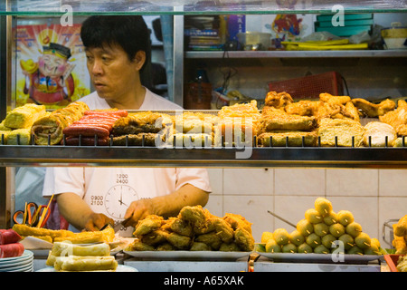 Sortierte Fried Food Stall Hawker Food Centre Singapore Stockfoto