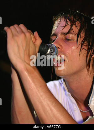 Johnny Borrell Razorlight Belfast 2004 Stockfoto