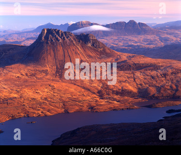 Stac Pollaidh und Suilven im Morgenlicht aus Ben Mor Coigach Stockfoto