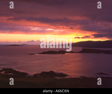 Sonnenuntergang über den Treshnish Isles aus Gribun, Mull Stockfoto