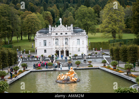 Schloss Linderhof; Schloss Linderhof, das Schloss von Ludwig II; in das Graswangtal-Tal in der Nähe von Oberammerau in Oberbayern, Deutschland Stockfoto