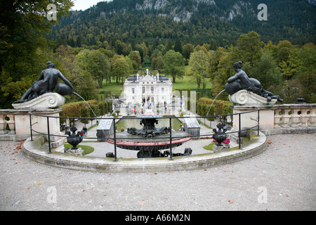 Schloss Linderhof; Schloss Linderhof, das Schloss von Ludwig II; in das Graswangtal-Tal in der Nähe von Oberammerau in Oberbayern, Deutschland Stockfoto