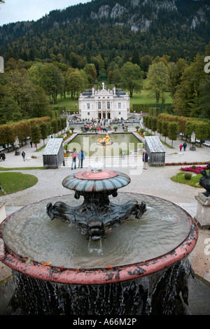 Schloss Linderhof; Schloss Linderhof, das Schloss von Ludwig II; in das Graswangtal-Tal in der Nähe von Oberammerau in Oberbayern, Deutschland Stockfoto