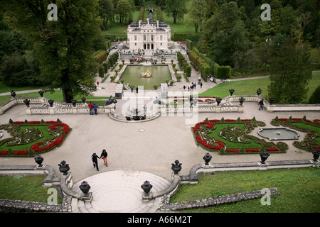 Schloss Linderhof; Schloss Linderhof, das Schloss von Ludwig II; in das Graswangtal-Tal in der Nähe von Oberammerau in Oberbayern, Deutschland Stockfoto