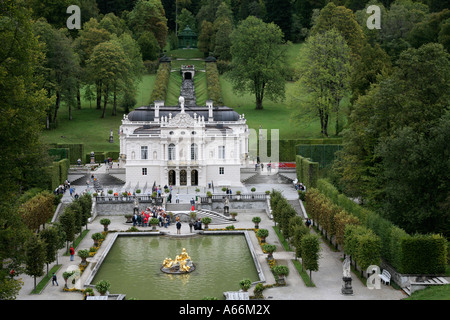 Schloss Linderhof; Schloss Linderhof, das Schloss von Ludwig II; in das Graswangtal-Tal in der Nähe von Oberammerau in Oberbayern, Deutschland Stockfoto