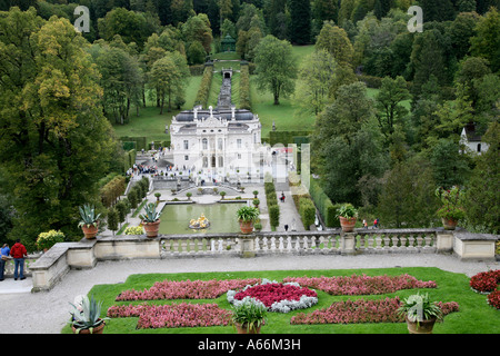 Schloss Linderhof; Schloss Linderhof, das Schloss von Ludwig II; in das Graswangtal-Tal in der Nähe von Oberammerau in Oberbayern, Deutschland Stockfoto