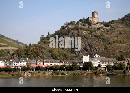 Burg am Fluss Rhein in Deutschland Stockfoto