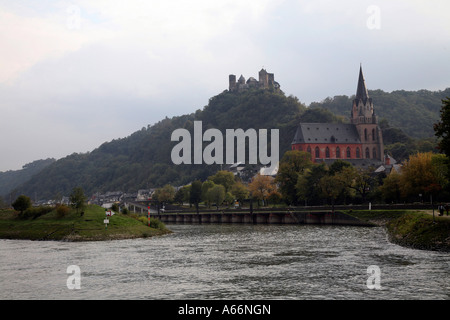 Historische schöne Stadt Bacharach am Rhein River in Deutschland Stockfoto