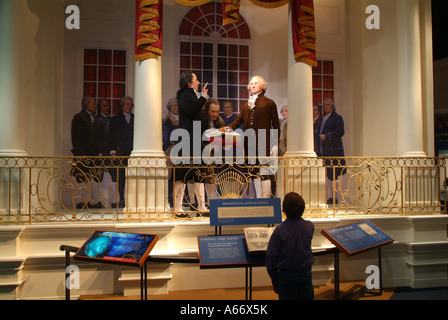 Das Leben-Größe-Diorama zeigt Washington unter den Amtseid auf einem Replikat von dem Balkon der Federal Hall im Jahre 1789 Stockfoto