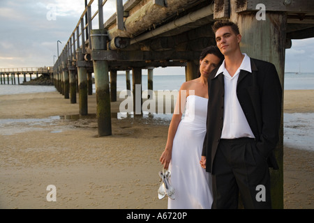 Ein junges Paar am Strand von Kingfisher Bay auf Fraser Island Stockfoto