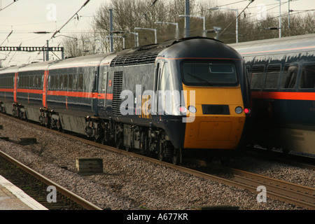 GNER High Speed Train durchläuft Huntingdon Station Stockfoto