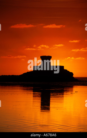 La Rocco Tower St Ouens Bay Jersey bei Sonnenuntergang Stockfoto