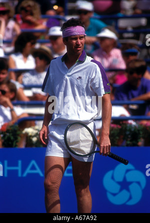 John McEnroe blinkt einen bösen Blick während der Volvo International Tennis Turnier New Haven CT USA Stockfoto