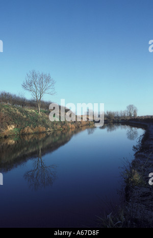 Grand Union Canal in Bletchley im Wintersonne Stockfoto