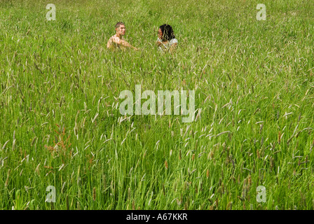 Multirassisches britisches Paar Hampstead Heath London NW3 England 2006 2000er Jahre HOMER SYKES Stockfoto