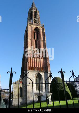 Henric van Veldeke Quadrat mit roten Turm von St. Johns Kirche Maastricht Niederlande Stockfoto