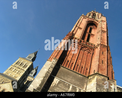 Rote Turm von St. Johns Kirche Maastricht Niederlande Stockfoto