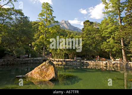 Park mit altem Baumbestand am Voroncov Palast, Jalta, Krim, Ukraine, Süd-Stabilitätin, Europa, Stockfoto