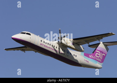 AirSouthWest Dash 8 Verkehrsflugzeug fliegt regionale aus der South West Of England einschließlich Newquay Cornwall Stockfoto