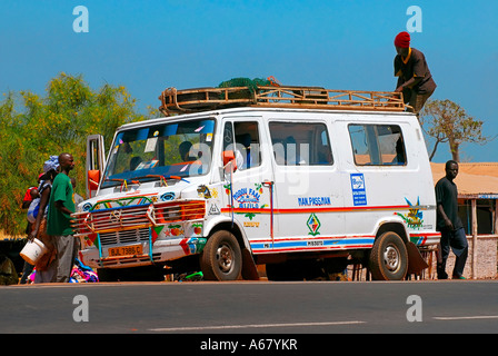 Bush Taxi, das montiert ist und geladen, tanji, Gambia, Südafrika Stockfoto