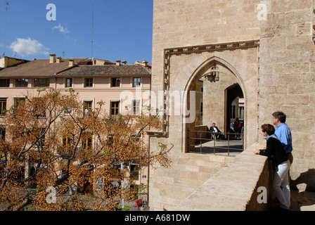 Blick von der mittelalterlichen Torres de Serranos auch Niederösterreich Türmen eines der zwölf Tore, dass ein Teil der alten Stadtmauer von Valencia in Spanien gebildet Stockfoto