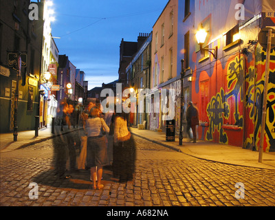 Nachtleben auf den Straßen von Temple Bar Dublin Irland Stockfoto